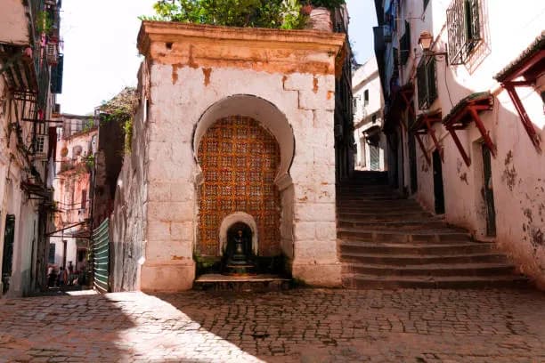 Casbah d’Alger UNESCO : ruelles, maisons traditionnelles et artisanat au cœur du patrimoine algérien