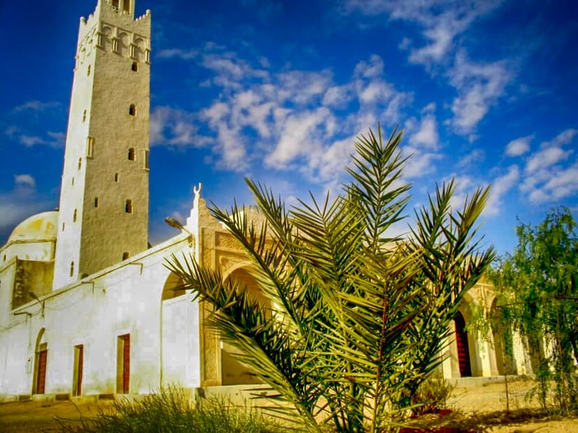 La Mosquée Sidi Khaled : Un Phare Spirituel au Style Andalou