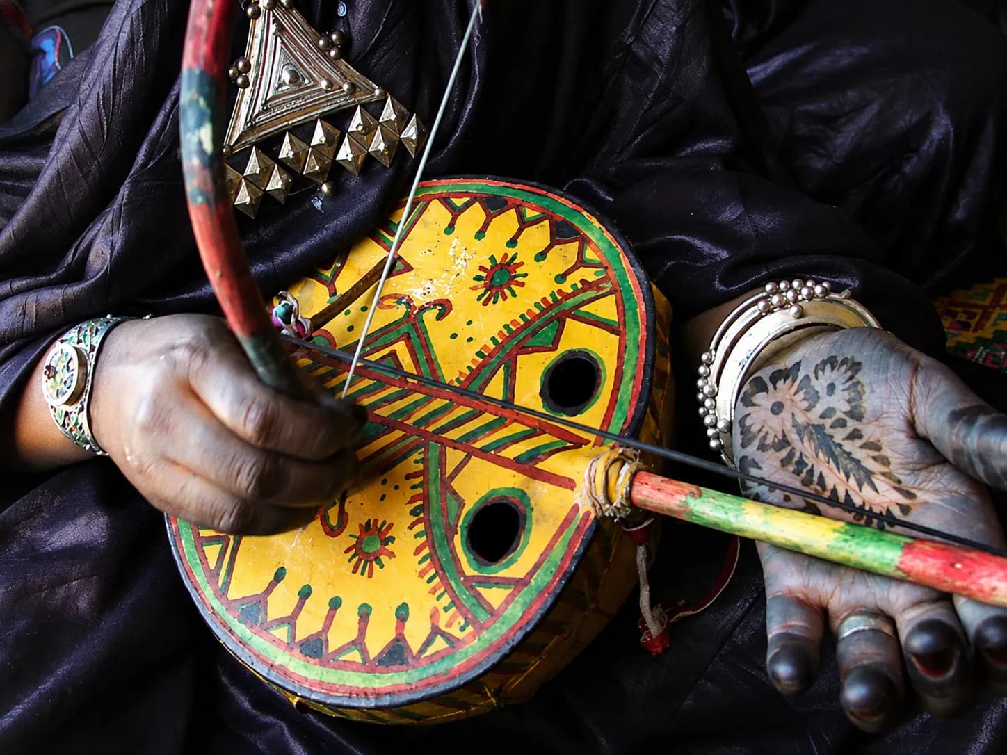 The Imzad: The Enthralling Melody of Tamanrasset and the Tuareg Soul - 1