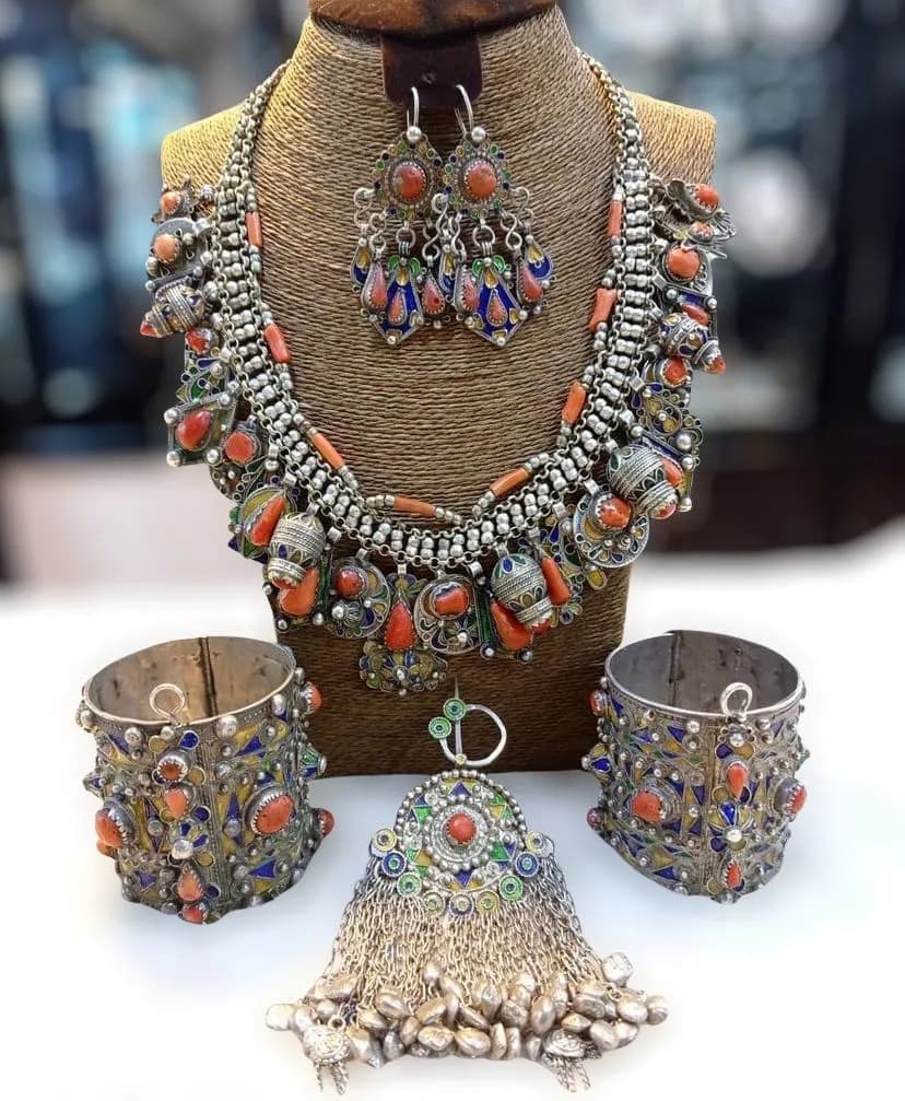 Kabyle Silver and Coral Jewelry: The Timeless Brilliance of Tizi-Ouzou - 1